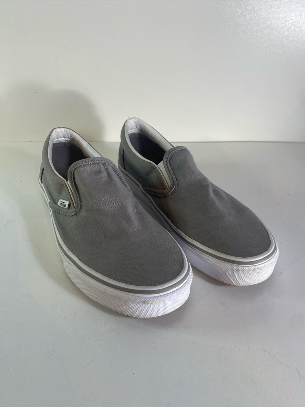 Vans Off The Wall Unisex Classic Slip-On Gray Sneakers W 7.5 M 6